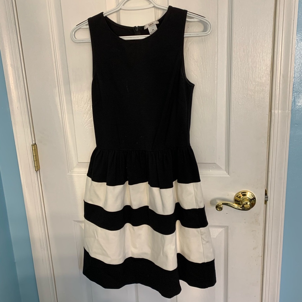 Black sleeveless dress with white stripes